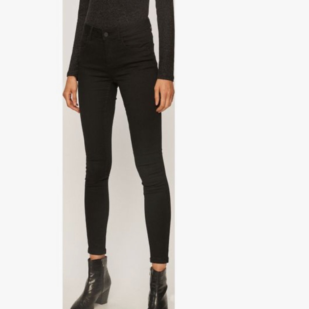 NEW Black Skinny Jeans